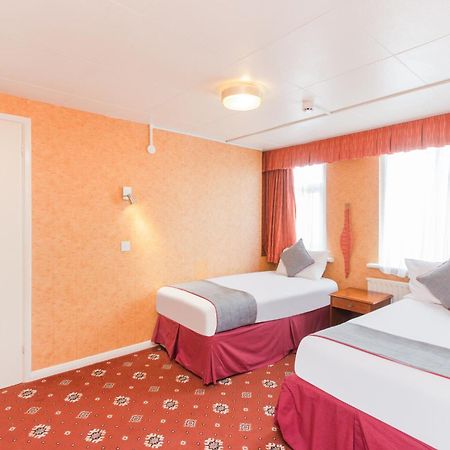 Oyo Stade Court Hotel Hythe  Extérieur photo
