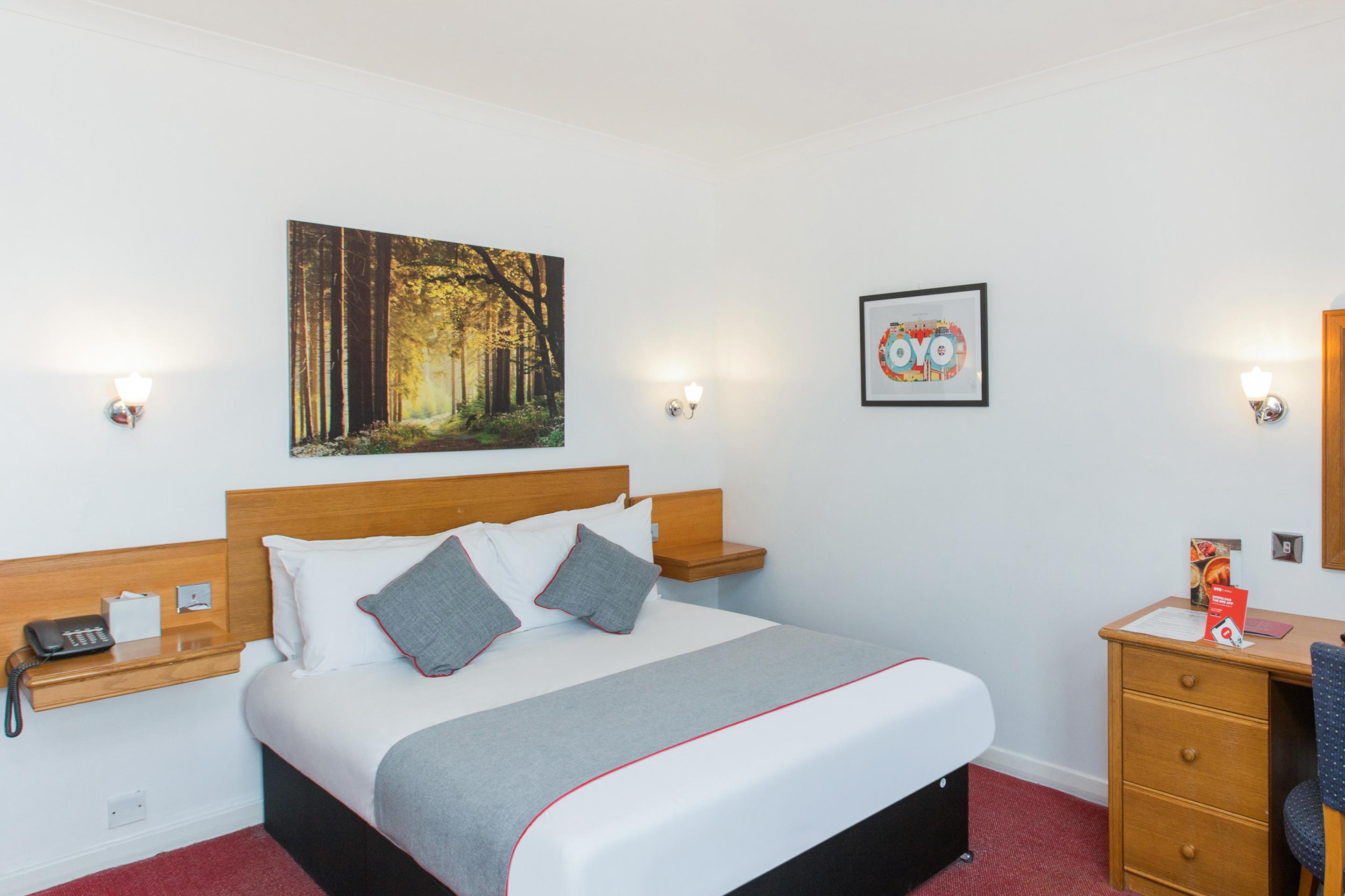 Oyo Stade Court Hotel Hythe  Extérieur photo