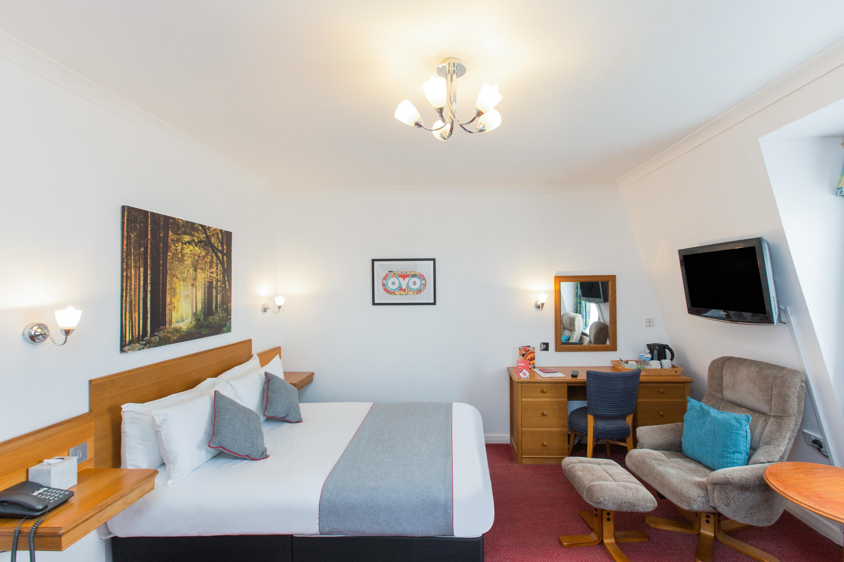 Oyo Stade Court Hotel Hythe  Extérieur photo