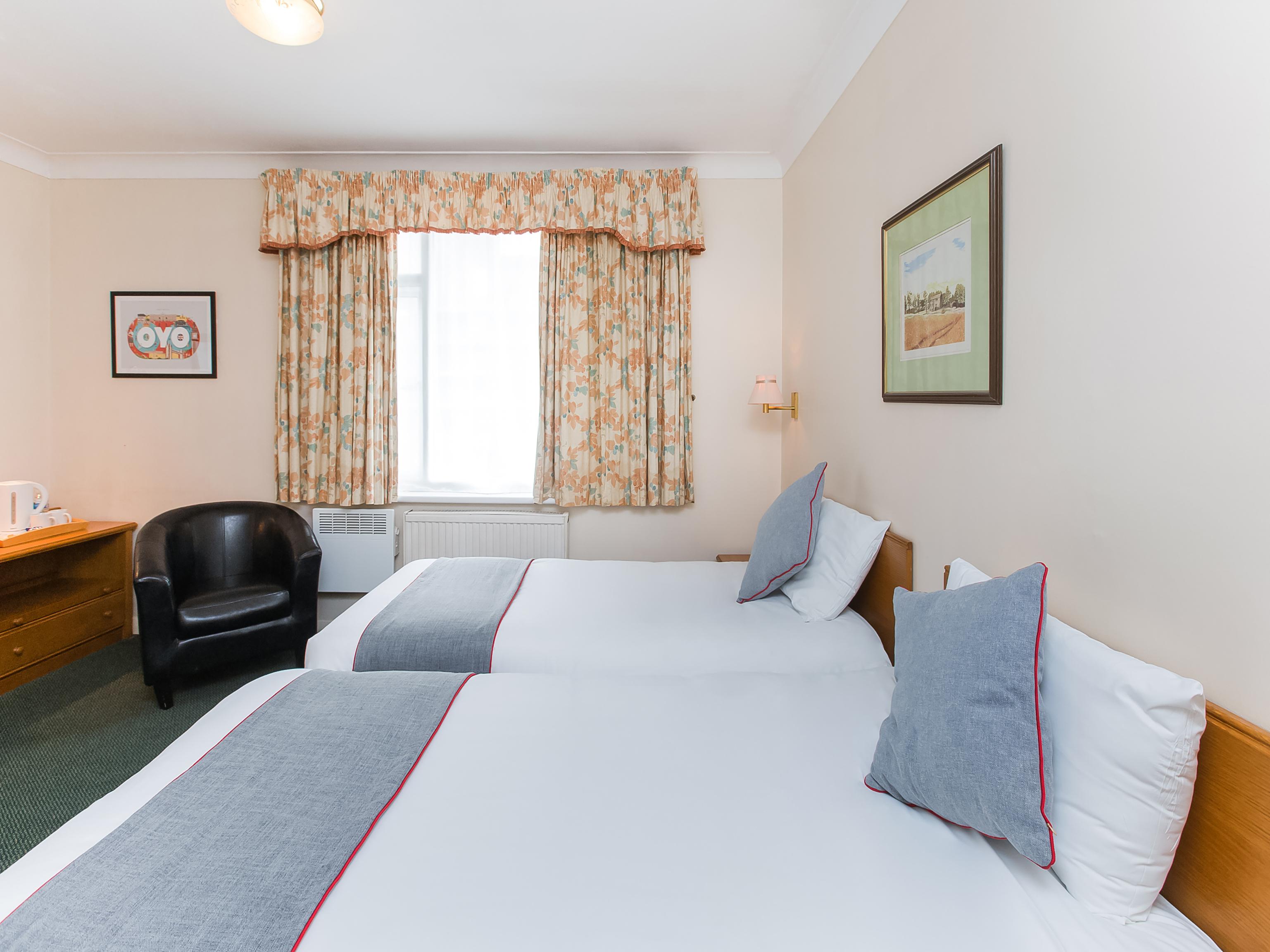 Oyo Stade Court Hotel Hythe  Extérieur photo