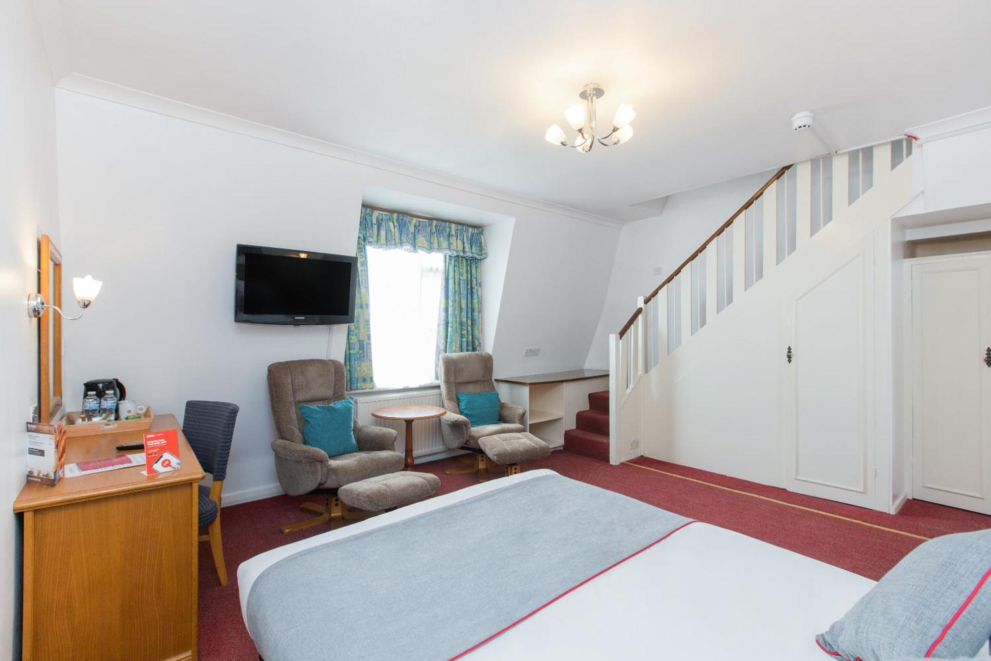Oyo Stade Court Hotel Hythe  Extérieur photo