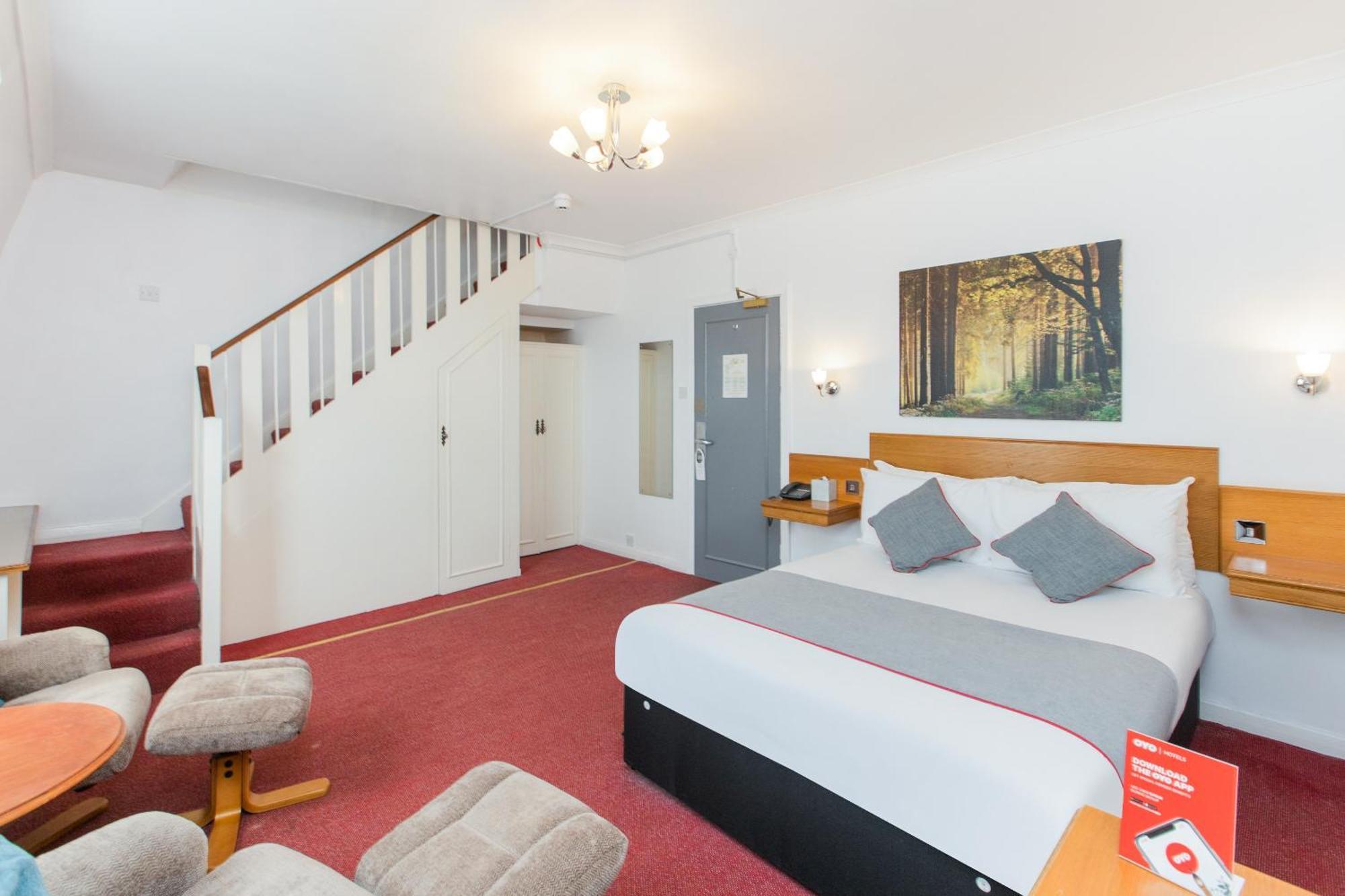 Oyo Stade Court Hotel Hythe  Extérieur photo