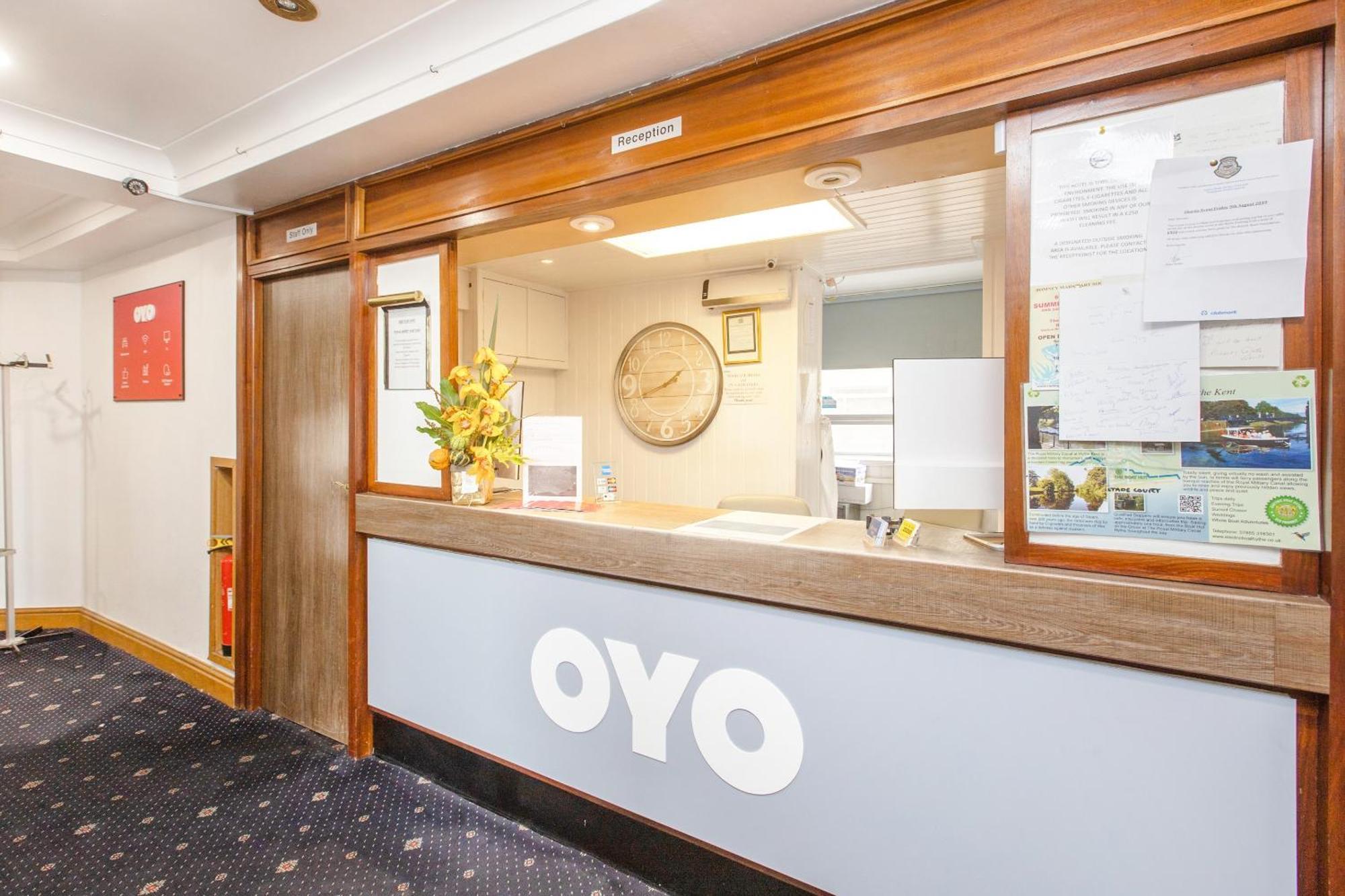 Oyo Stade Court Hotel Hythe  Extérieur photo