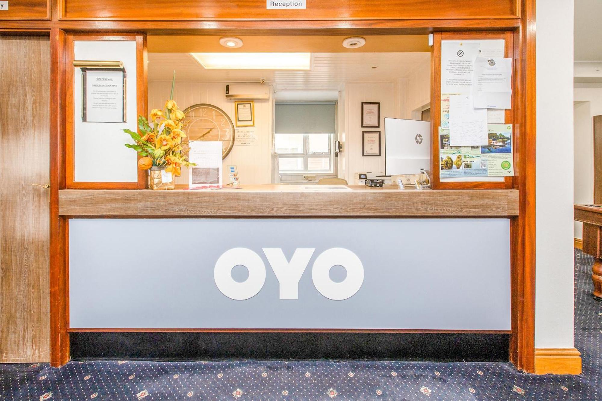Oyo Stade Court Hotel Hythe  Extérieur photo
