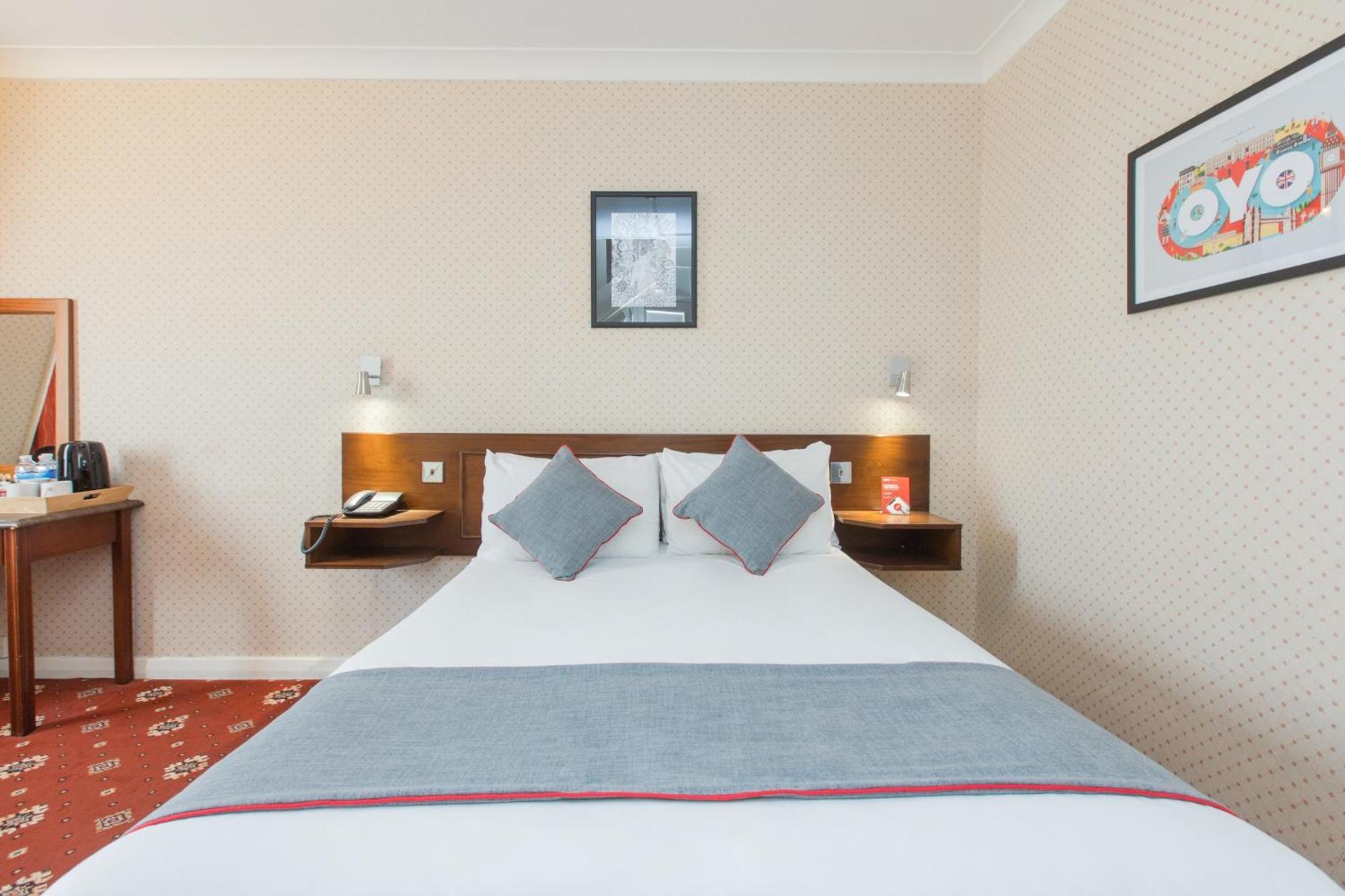 Oyo Stade Court Hotel Hythe  Extérieur photo