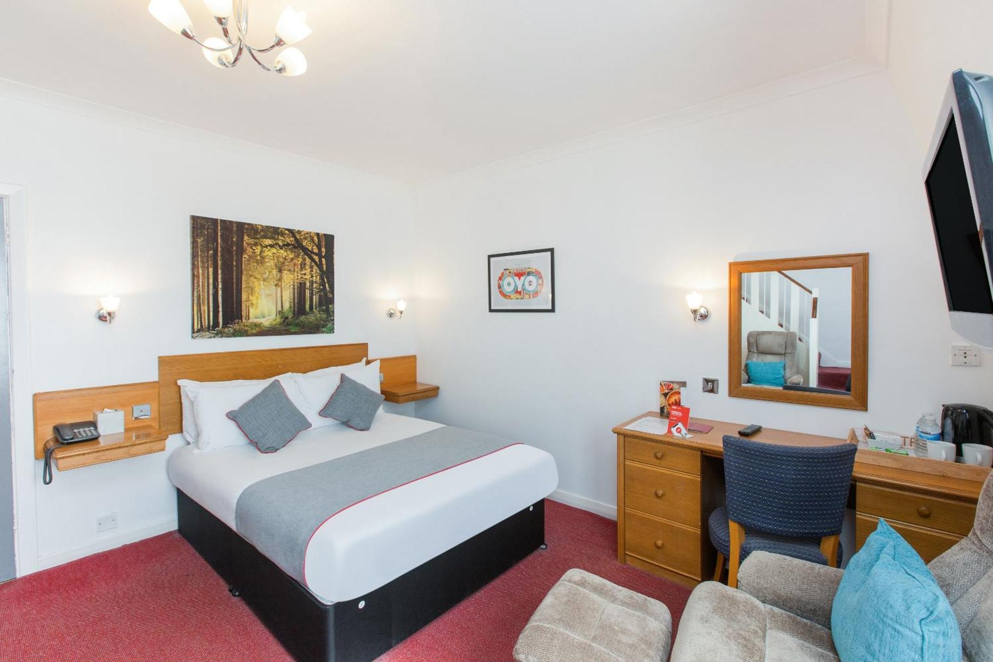 Oyo Stade Court Hotel Hythe  Extérieur photo