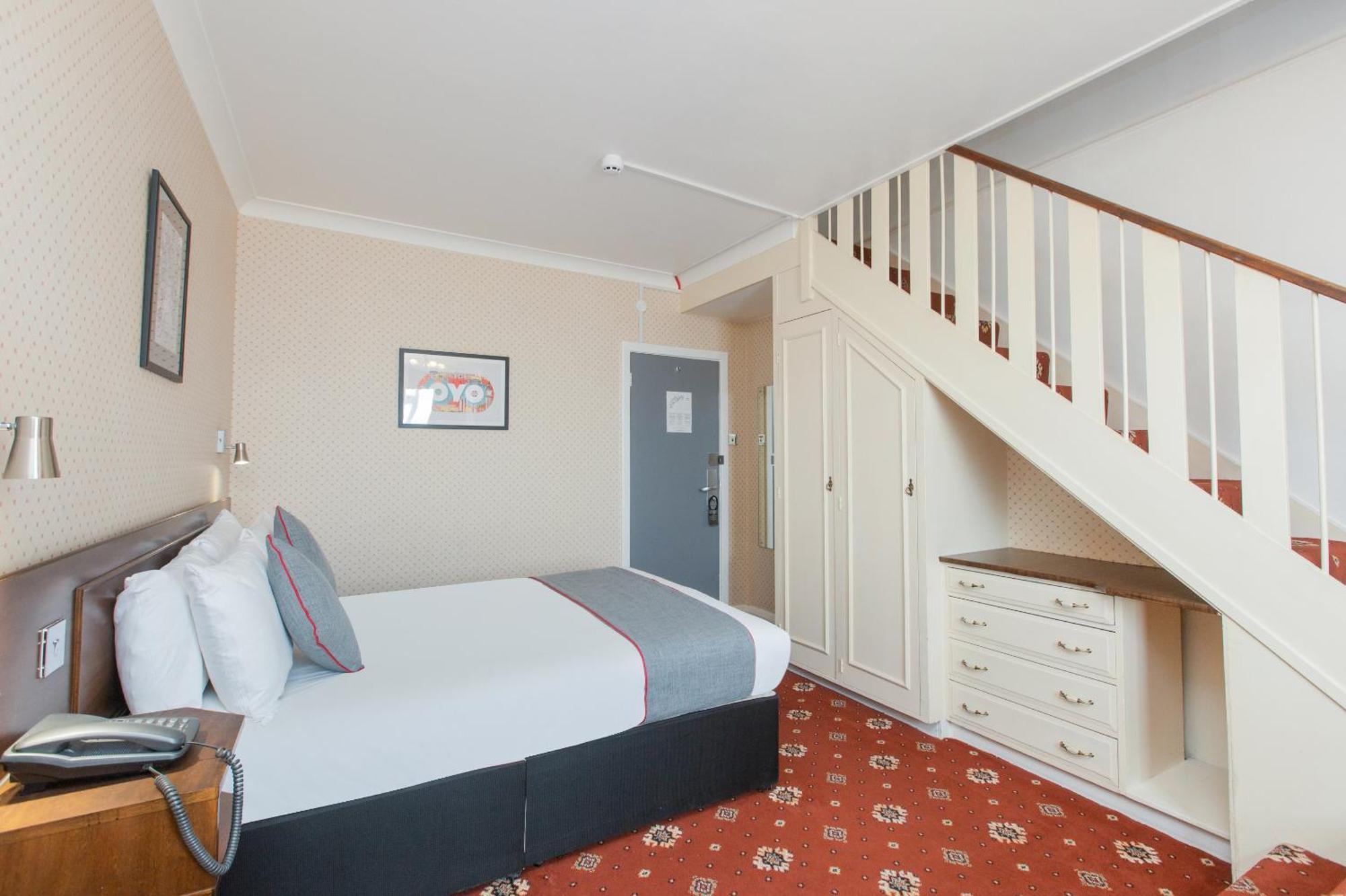 Oyo Stade Court Hotel Hythe  Extérieur photo