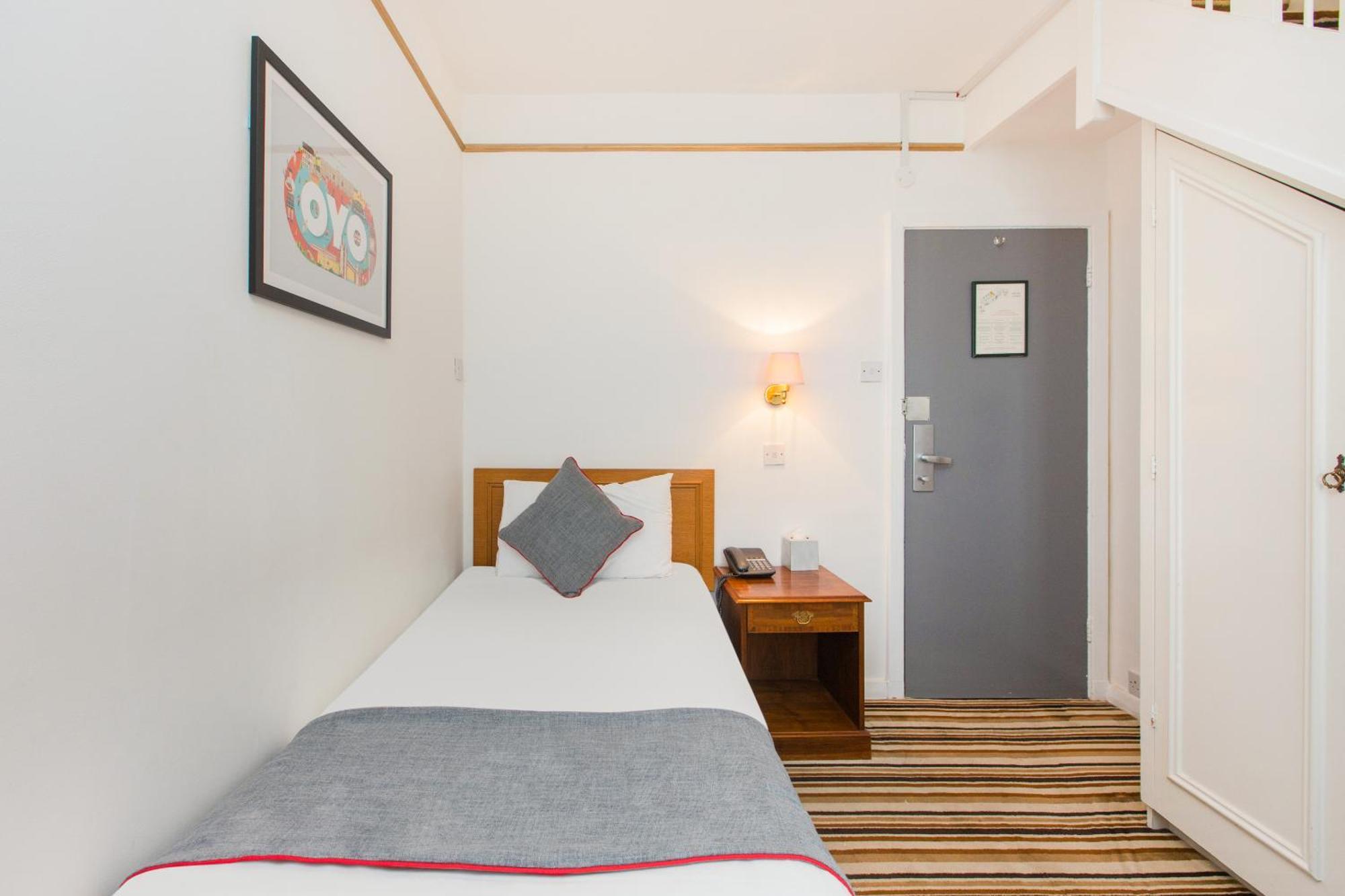 Oyo Stade Court Hotel Hythe  Extérieur photo