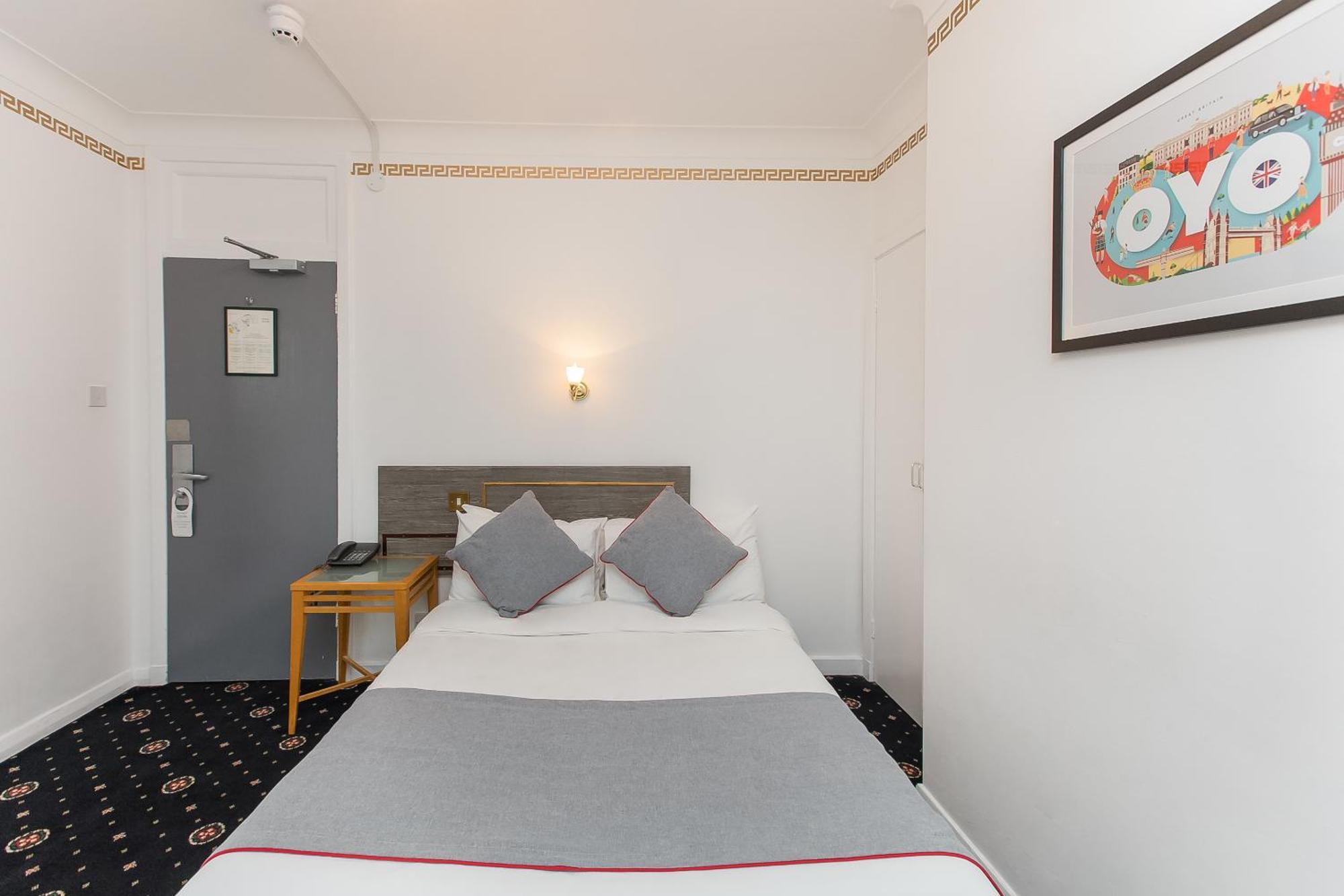 Oyo Stade Court Hotel Hythe  Extérieur photo